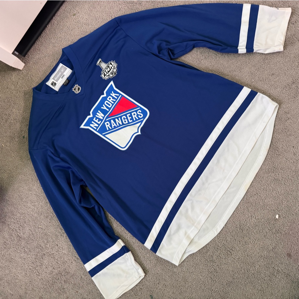 Men’s Reebok New York Rangers Jersey with 2014 Stanley Cup Patch Size L 💙❣️ - Picture 7 of 11